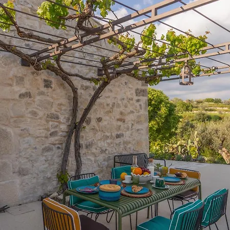 Casa Aia - Rifugio Naturalistico Villa Frigintini